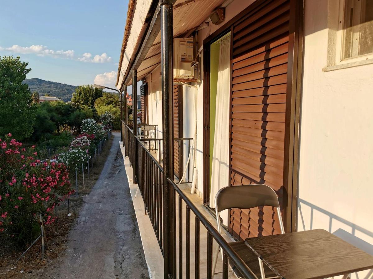 Maria'S Studios Agios Georgios  Buitenkant foto